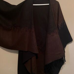 Women’s black cape black and maron